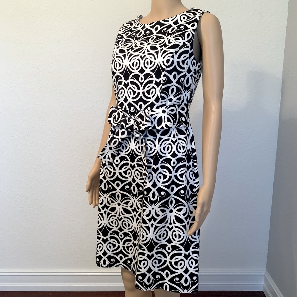 Melly M - Black & White Sleeveless Sheath Dress
(Size 6)